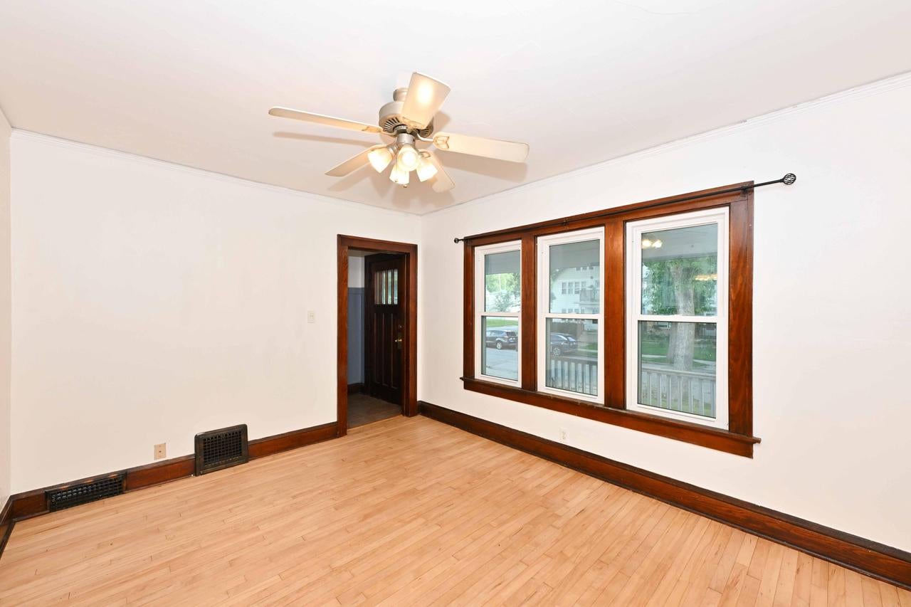 8447 W Maple STREET 8449