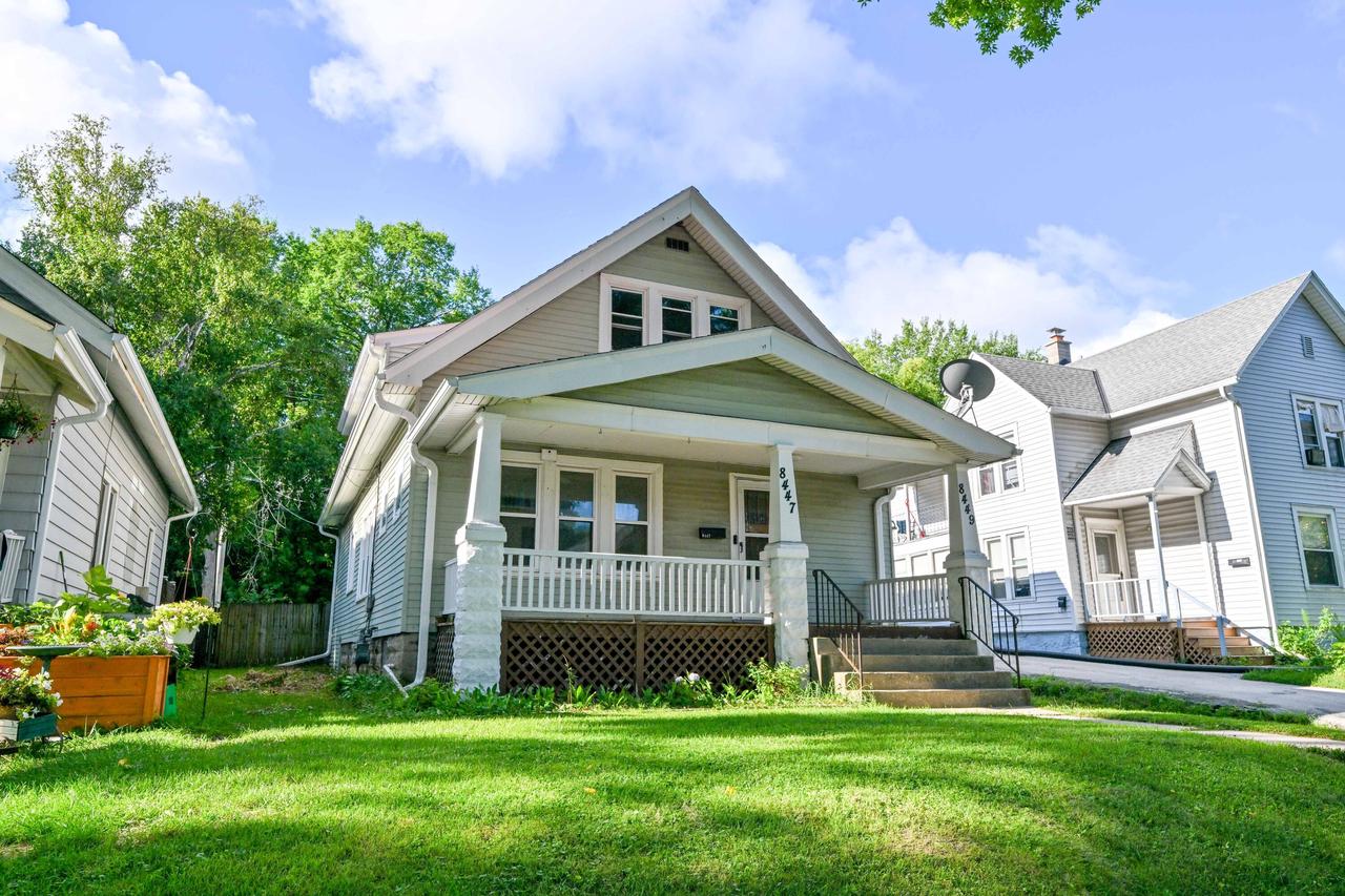8447 W Maple STREET 8449