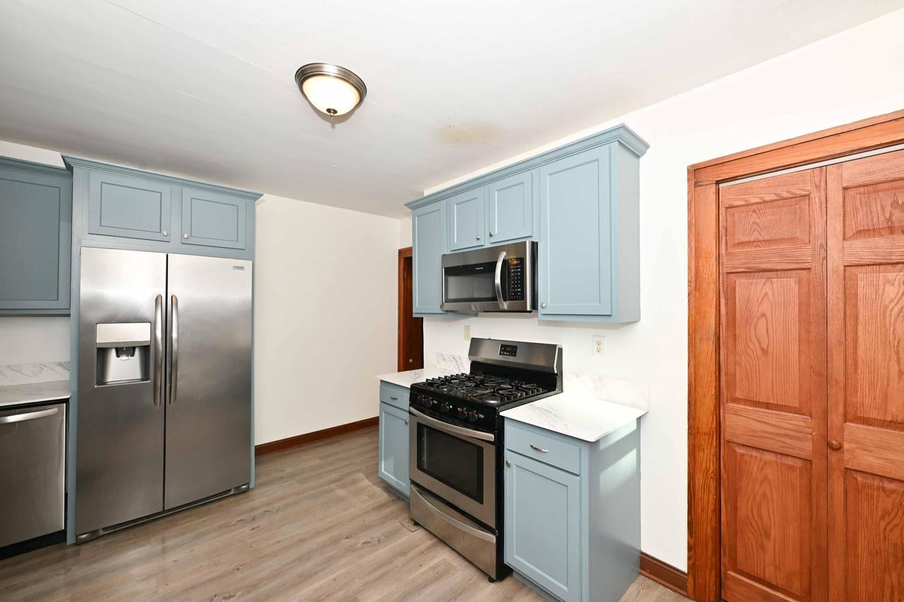 8447 W Maple STREET 8449