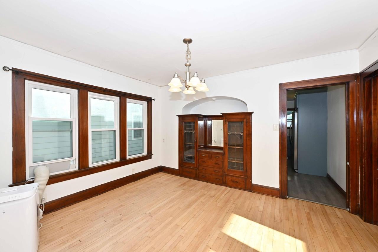 8447 W Maple STREET 8449