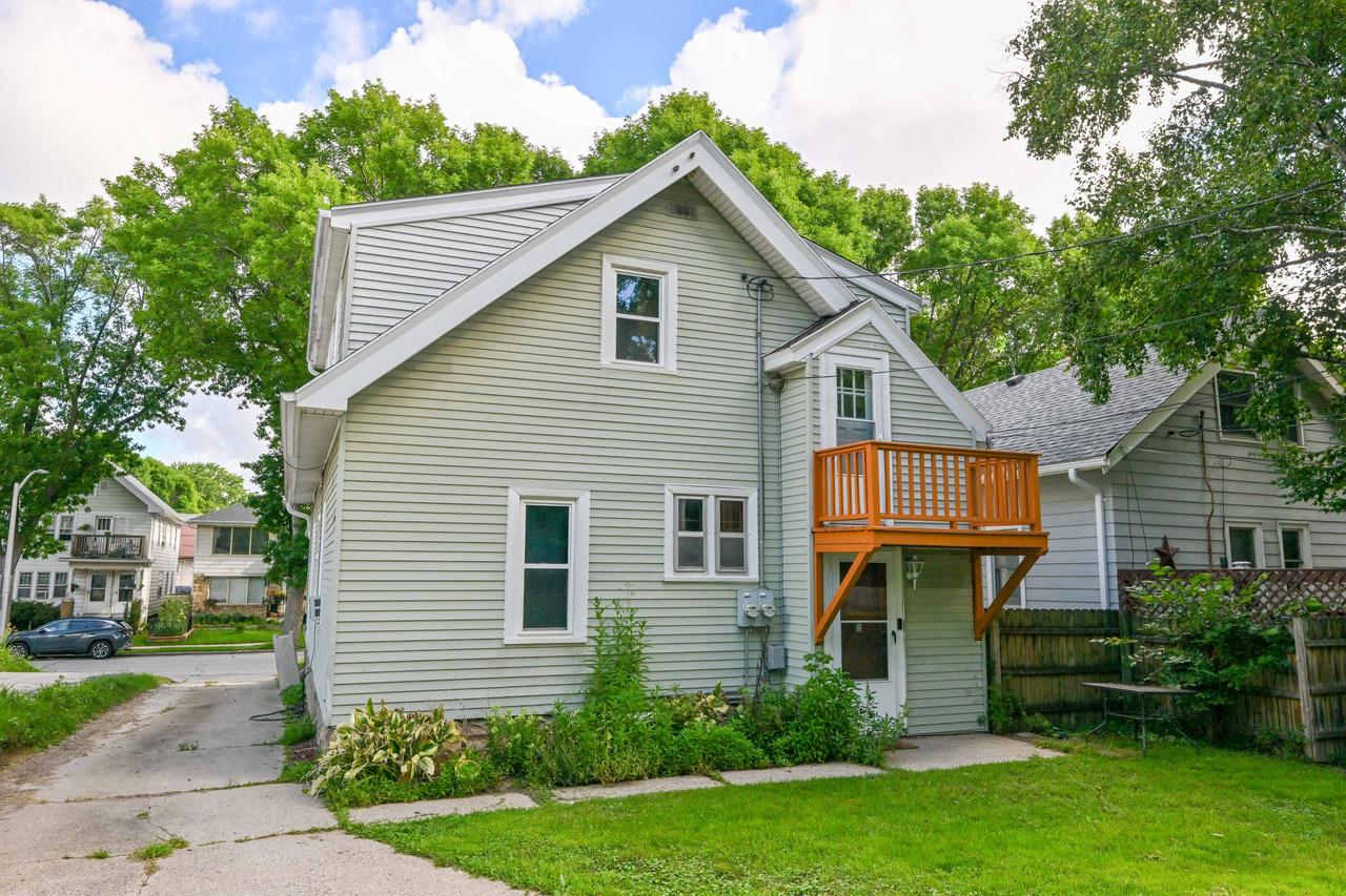 8447 W Maple STREET 8449