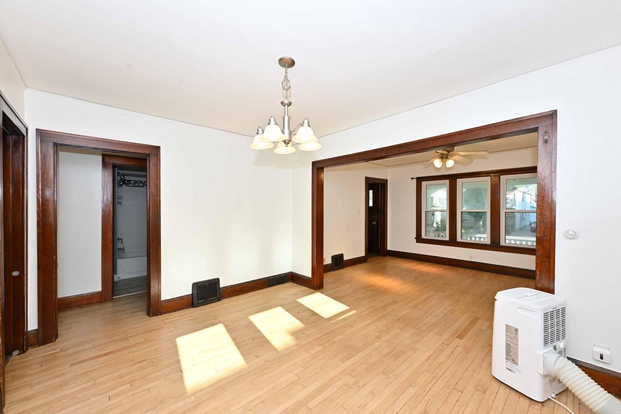 8447 W Maple STREET 8449