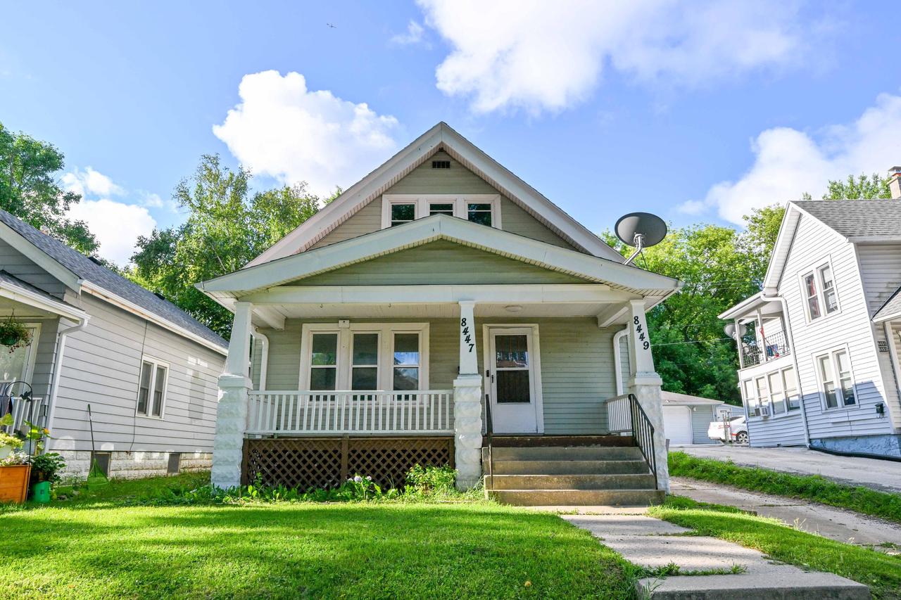 8447 W Maple STREET 8449