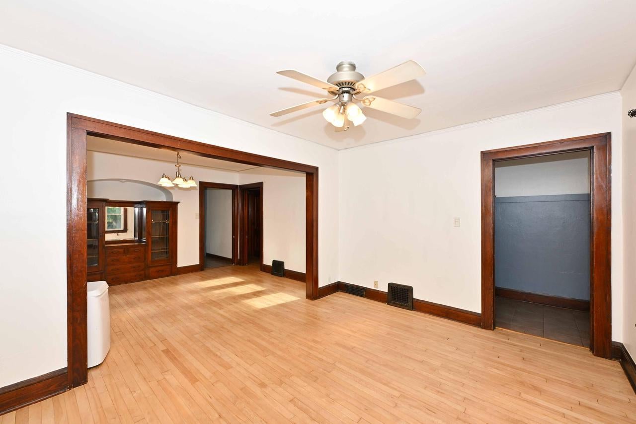 8447 W Maple STREET 8449