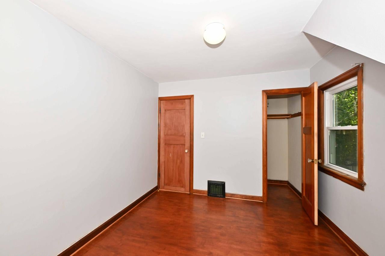 8447 W Maple STREET 8449