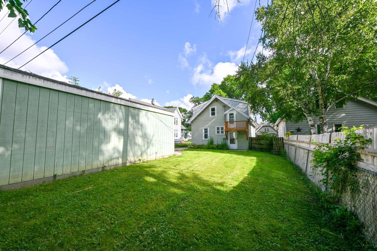 8447 W Maple STREET 8449