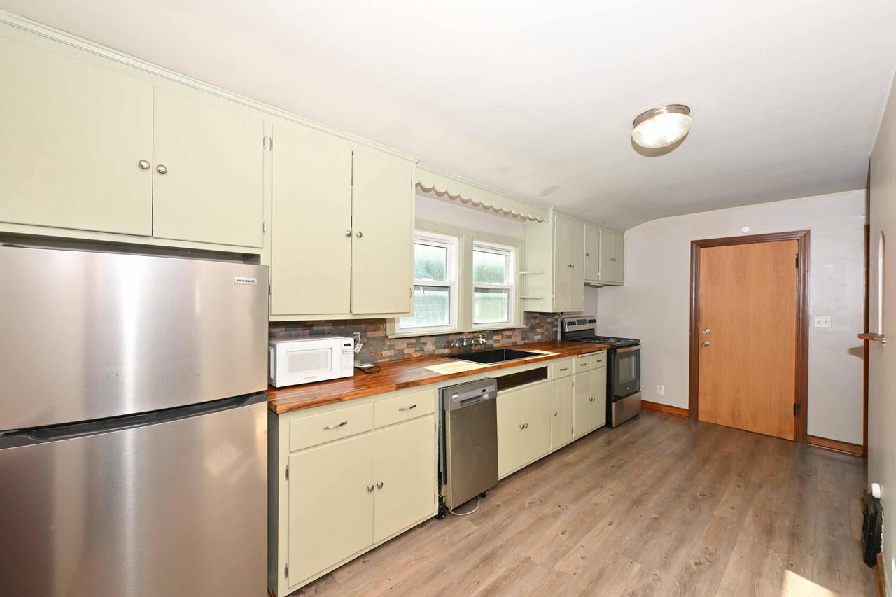 8447 W Maple STREET 8449