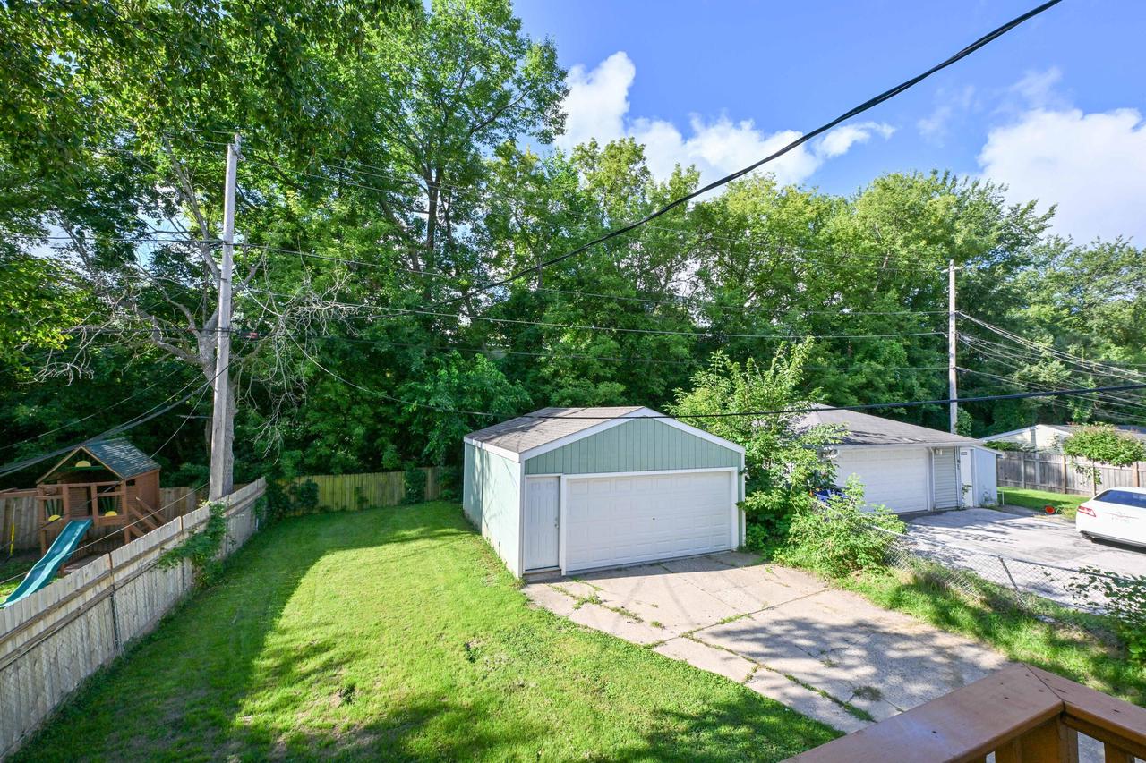 8447 W Maple STREET 8449