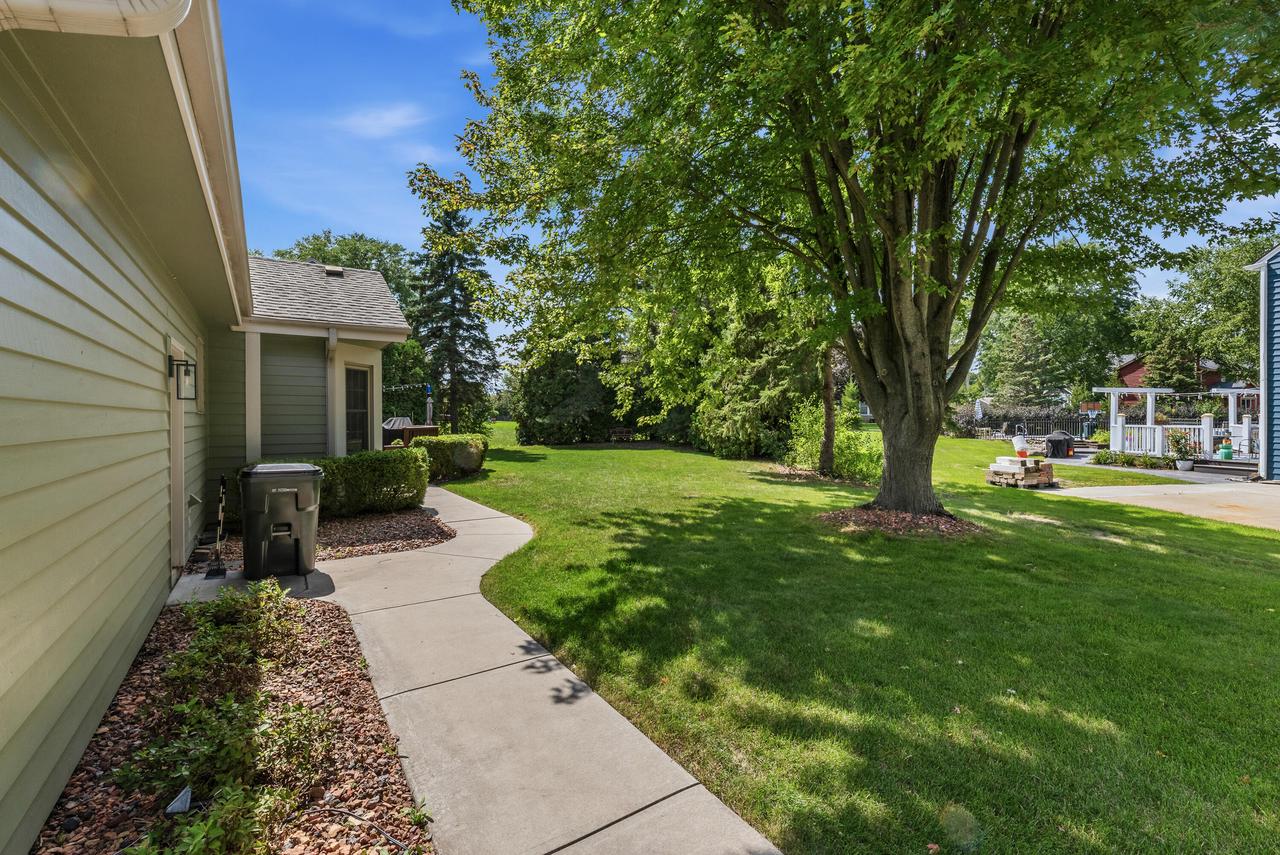 13830 W Linfield DRIVE