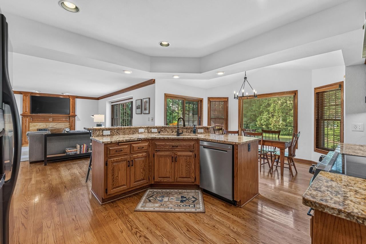 13830 W Linfield DRIVE