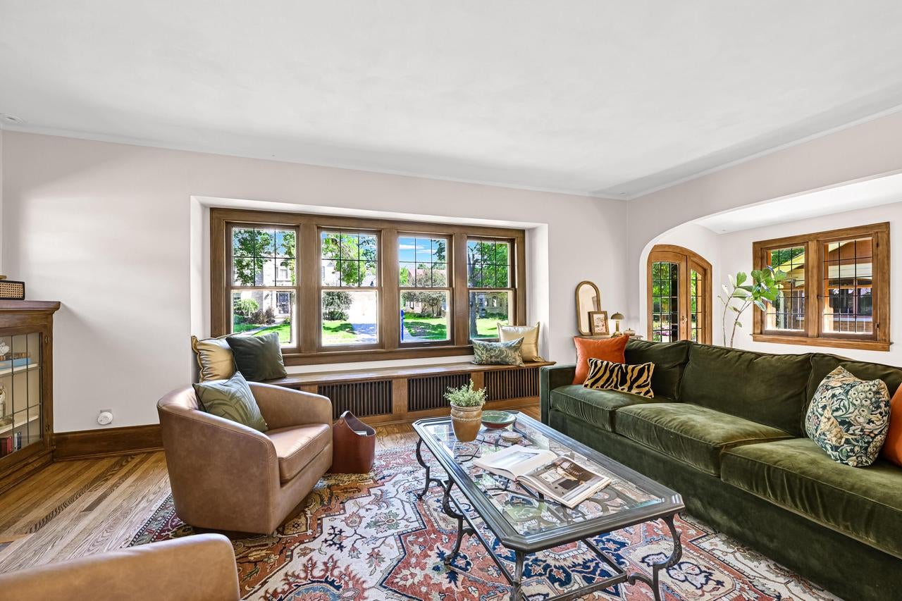 6131 Washington CIRCLE