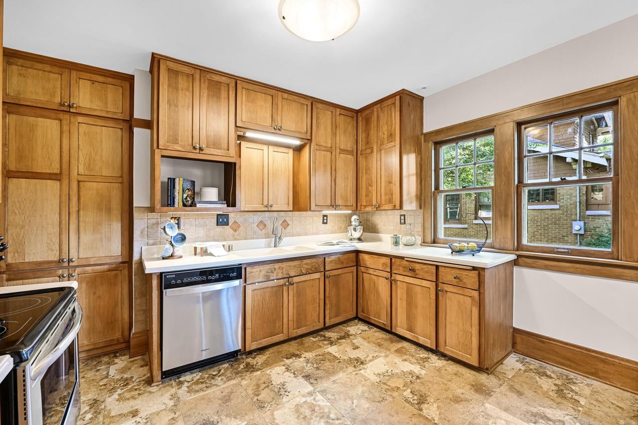 6131 Washington CIRCLE