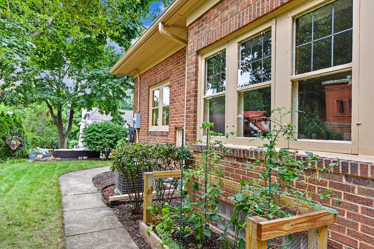 6131 Washington CIRCLE