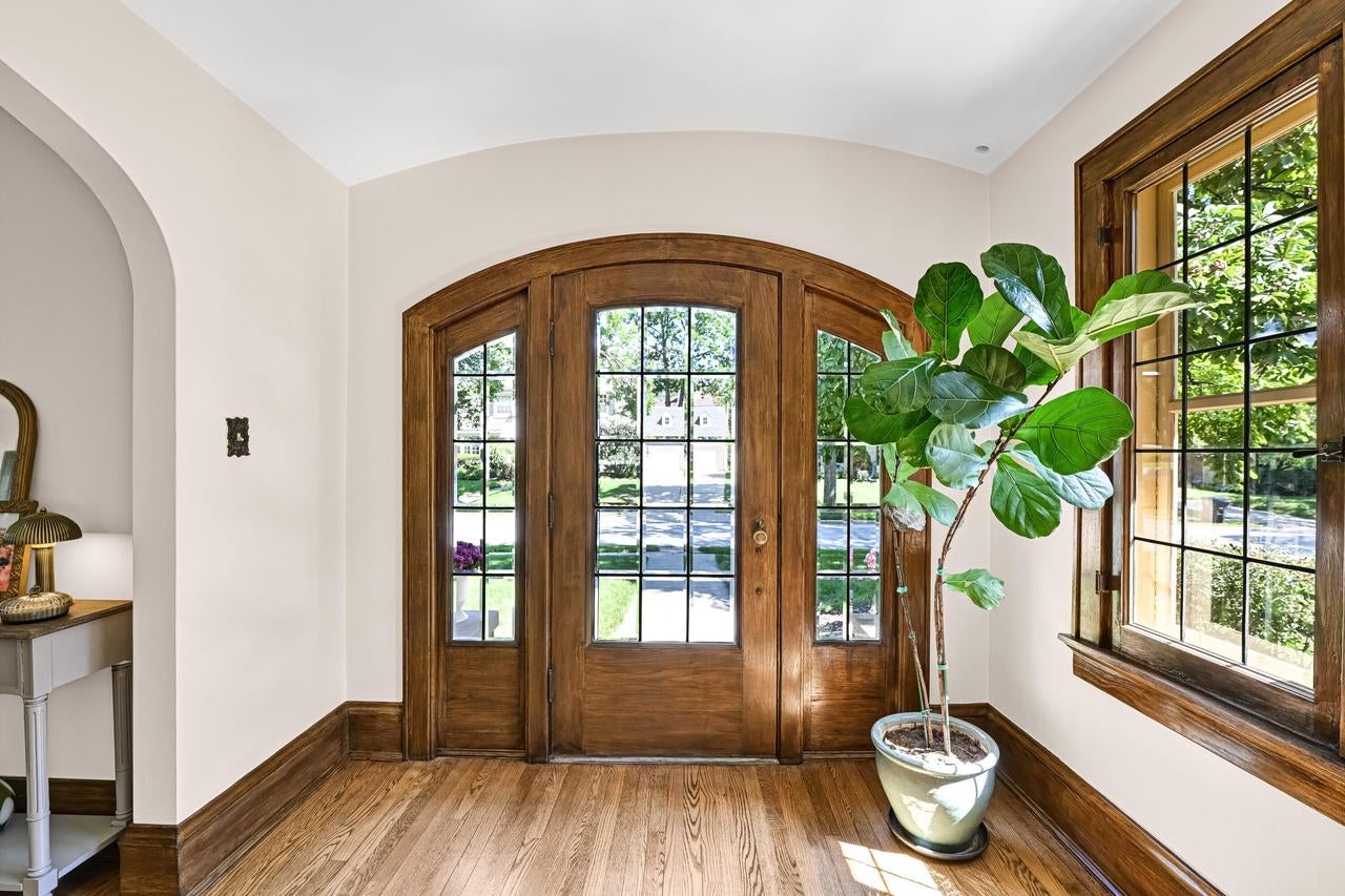 6131 Washington CIRCLE