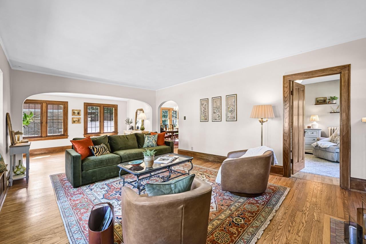 6131 Washington CIRCLE