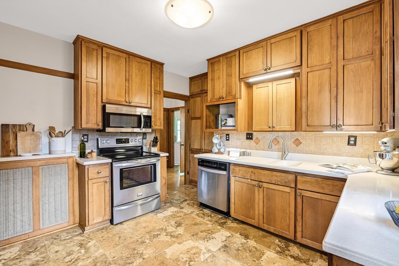 6131 Washington CIRCLE