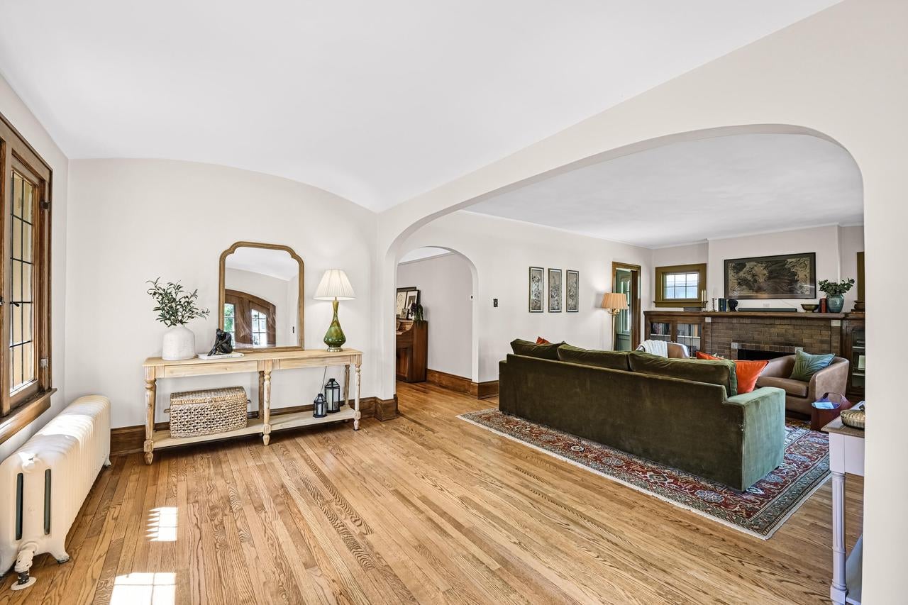 6131 Washington CIRCLE