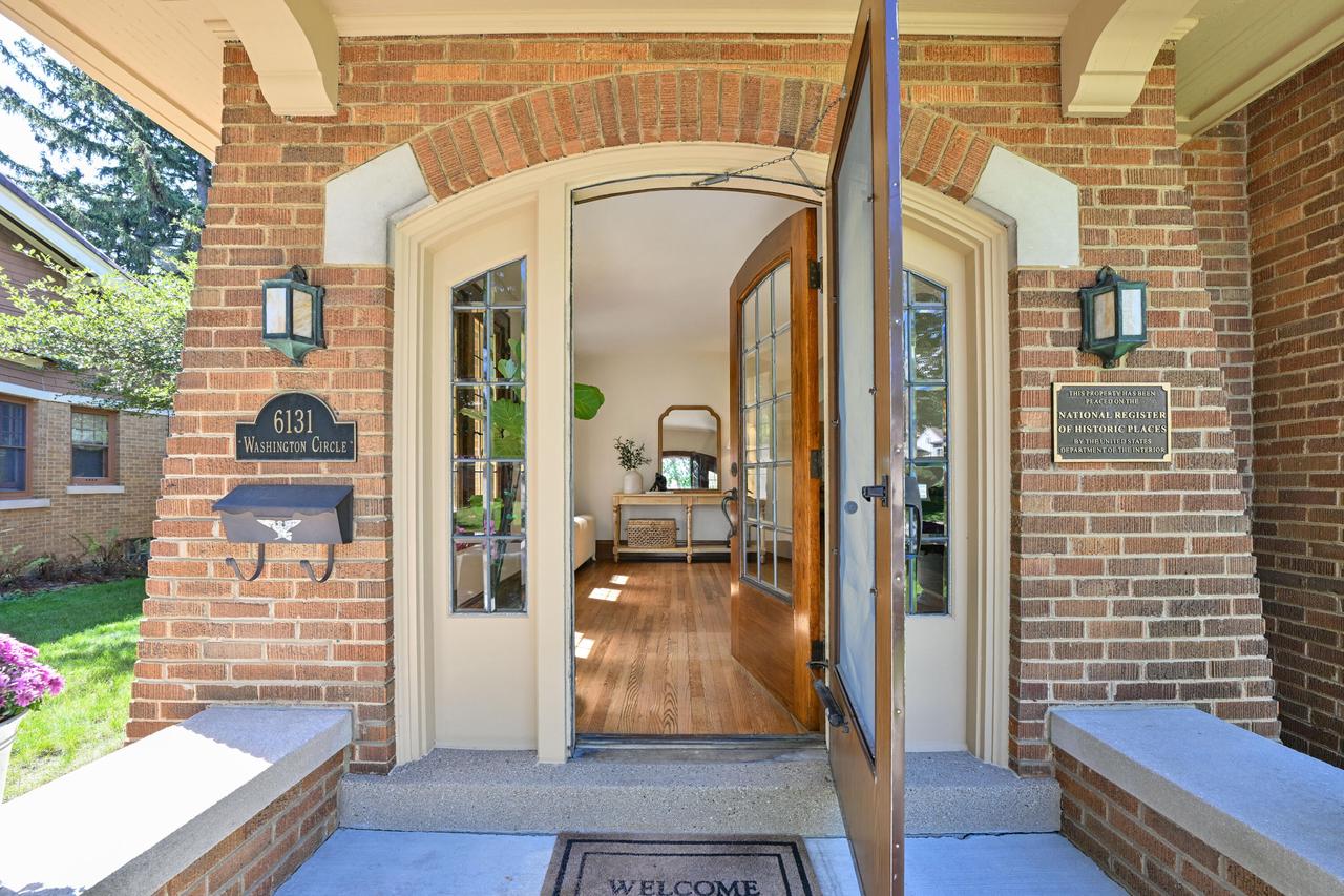 6131 Washington CIRCLE
