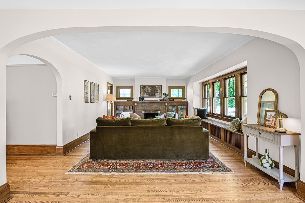 6131 Washington CIRCLE