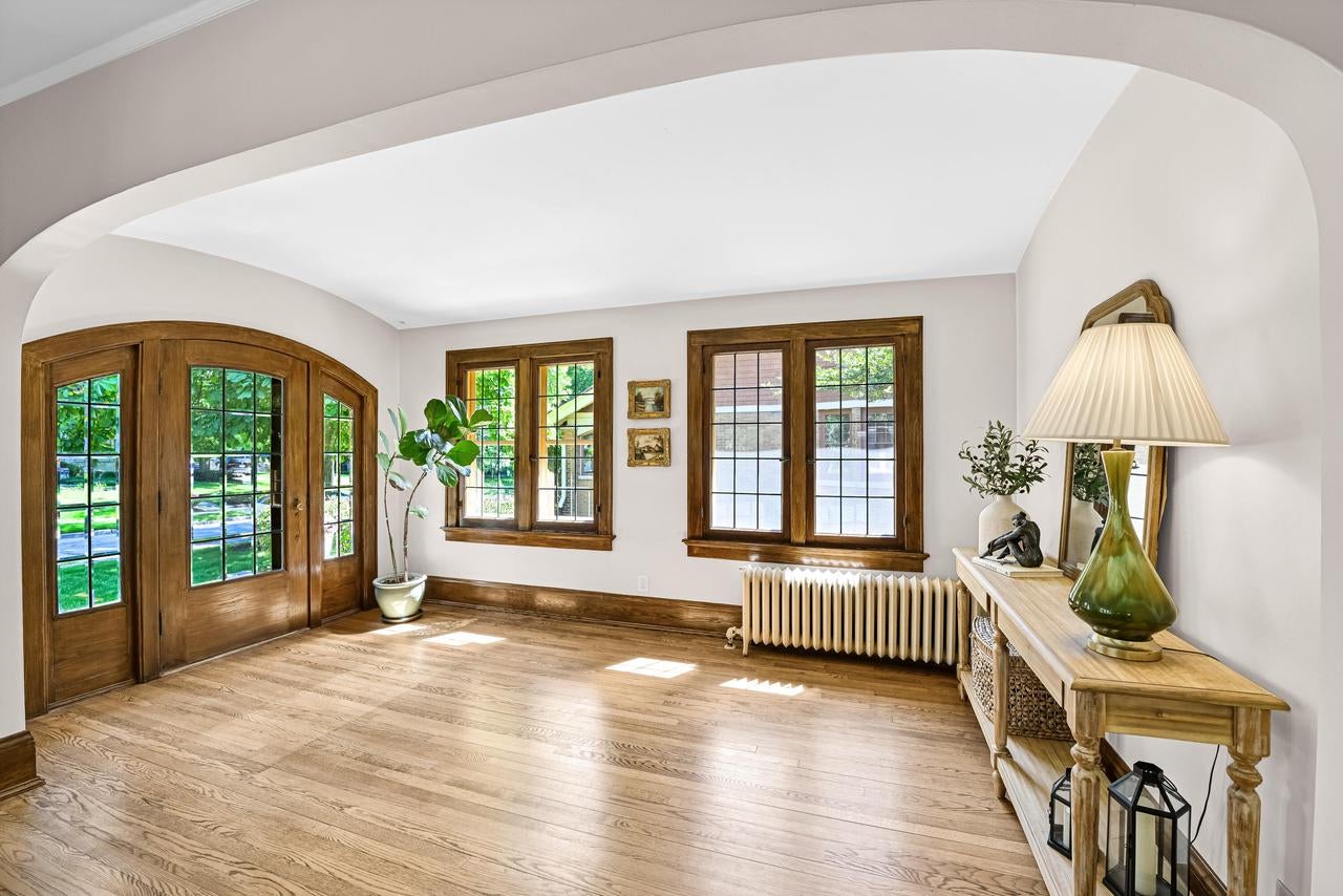 6131 Washington CIRCLE