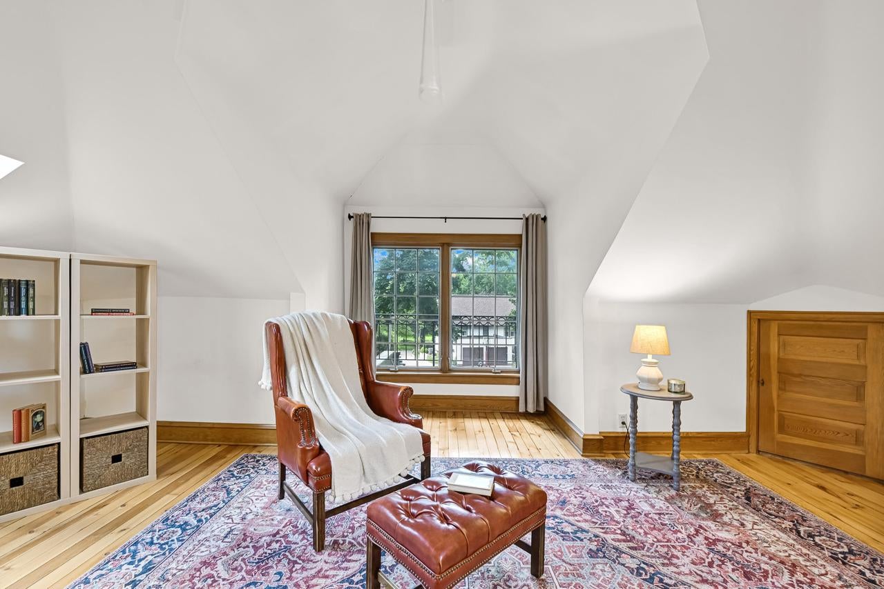 6131 Washington CIRCLE