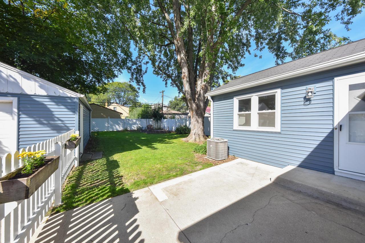 3429 N 95th STREET