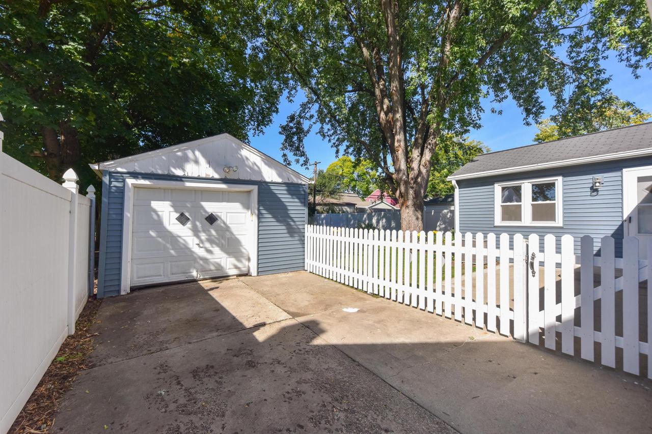 3429 N 95th STREET