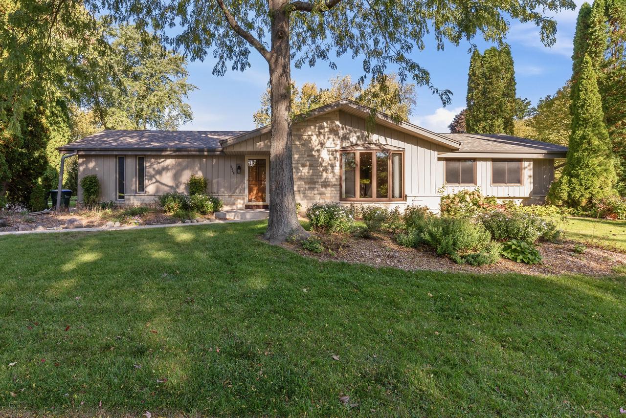 8840 Greenhill LANE