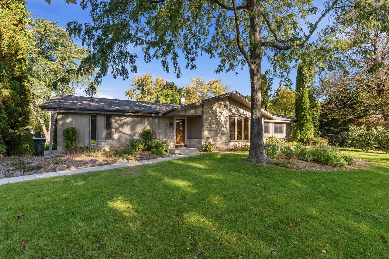 8840 Greenhill LANE