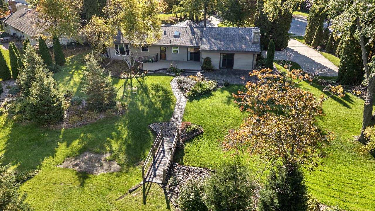 8840 Greenhill LANE