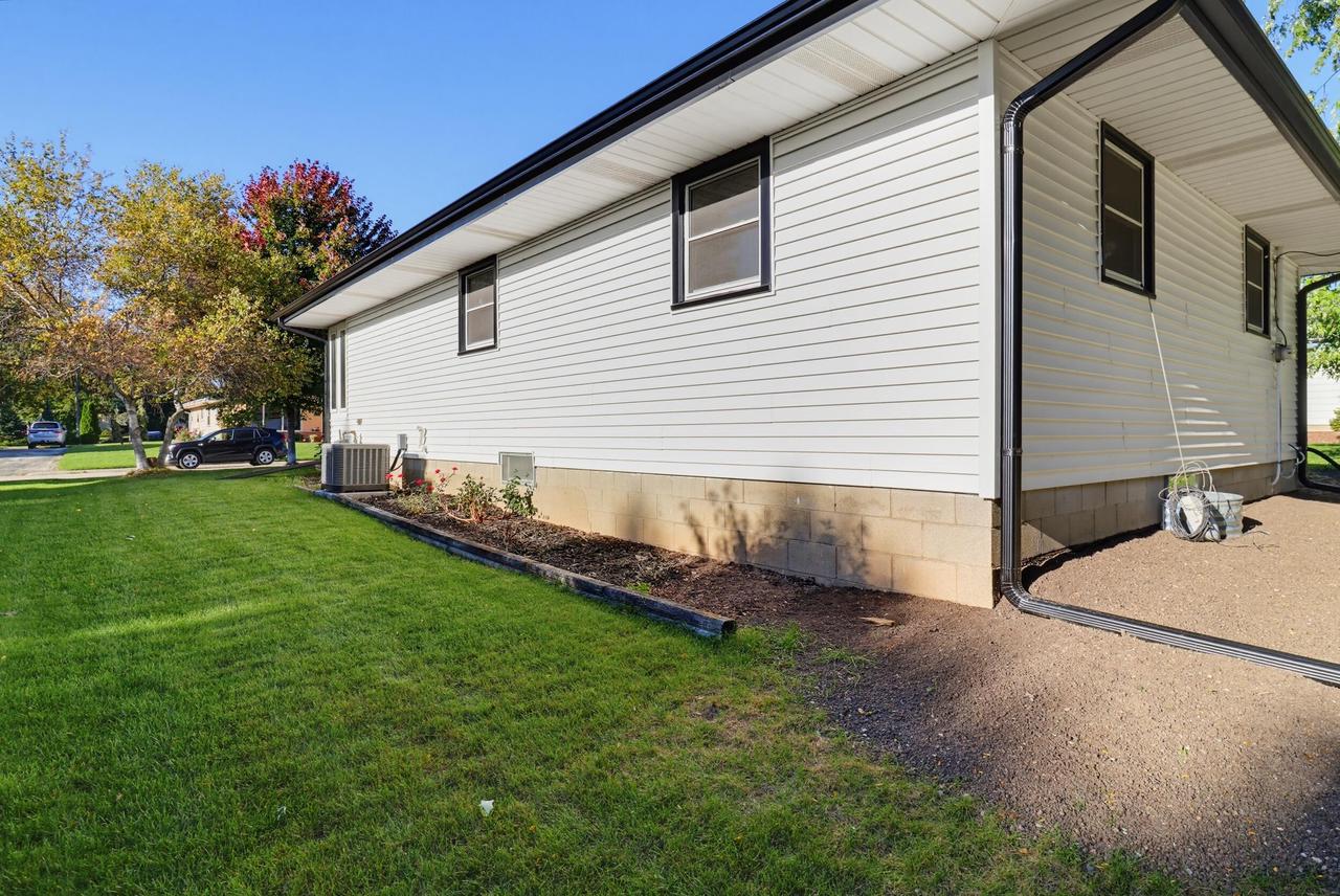 5421 Laura LANE