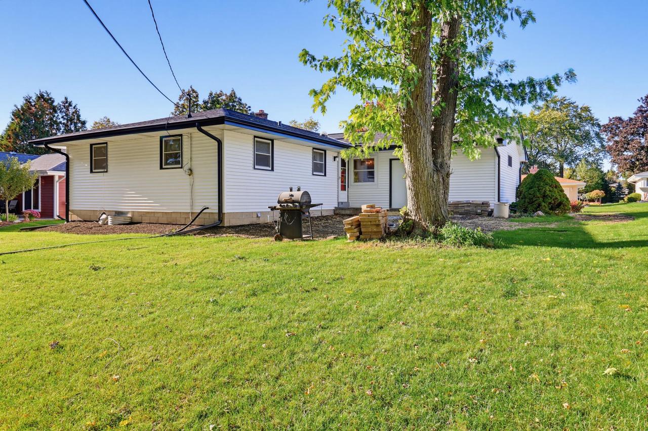 5421 Laura LANE