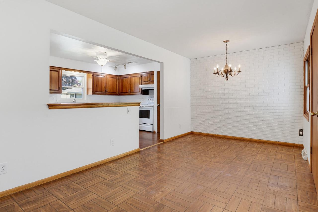5421 Laura LANE