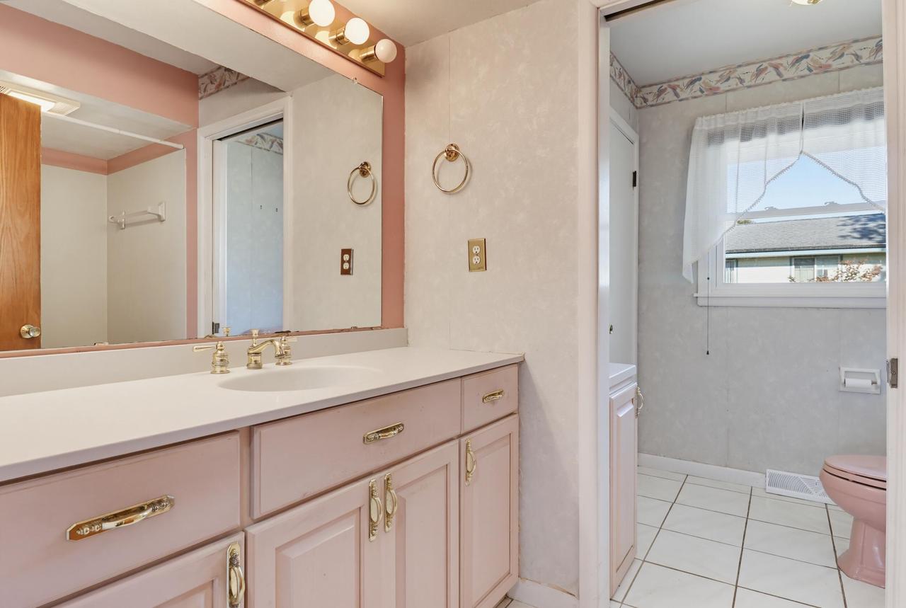 5421 Laura LANE