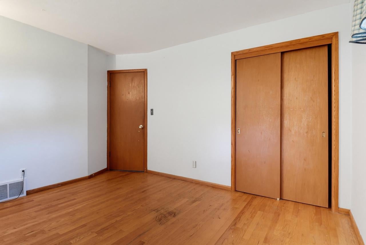 5421 Laura LANE