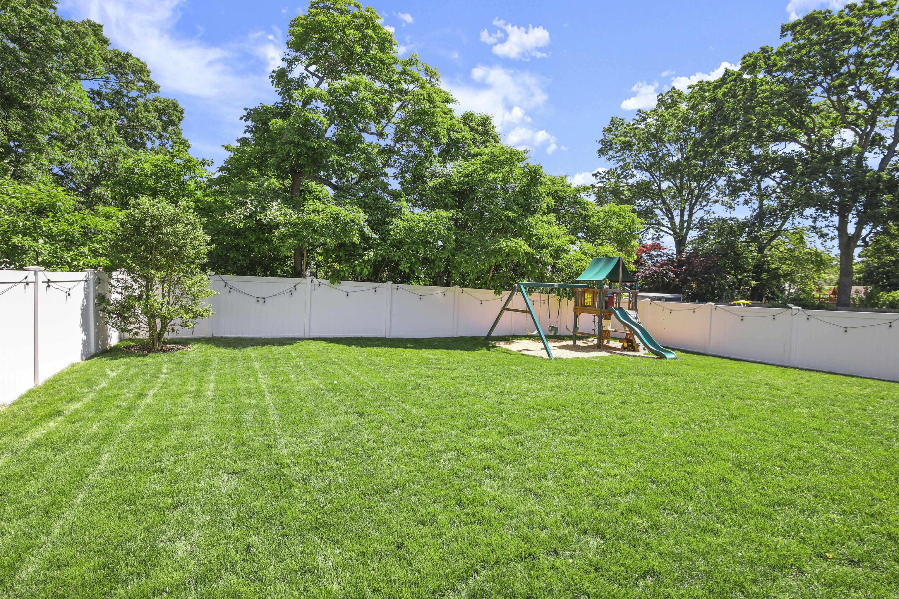 77 Forest Avenue 77