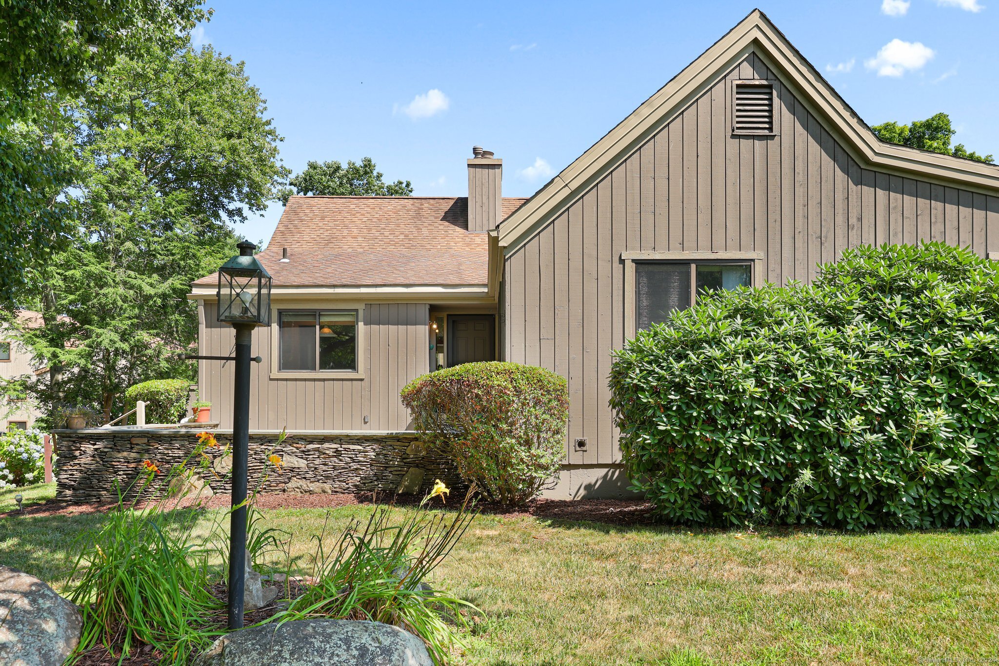 627 Onondaga Lane B
