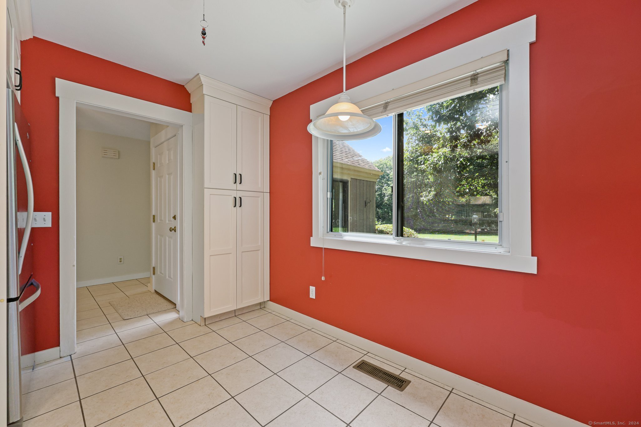 627 Onondaga Lane B