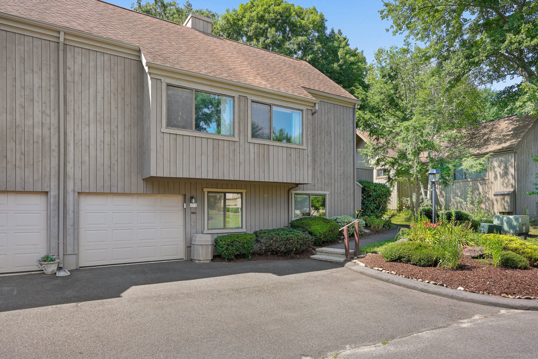 627 Onondaga Lane B