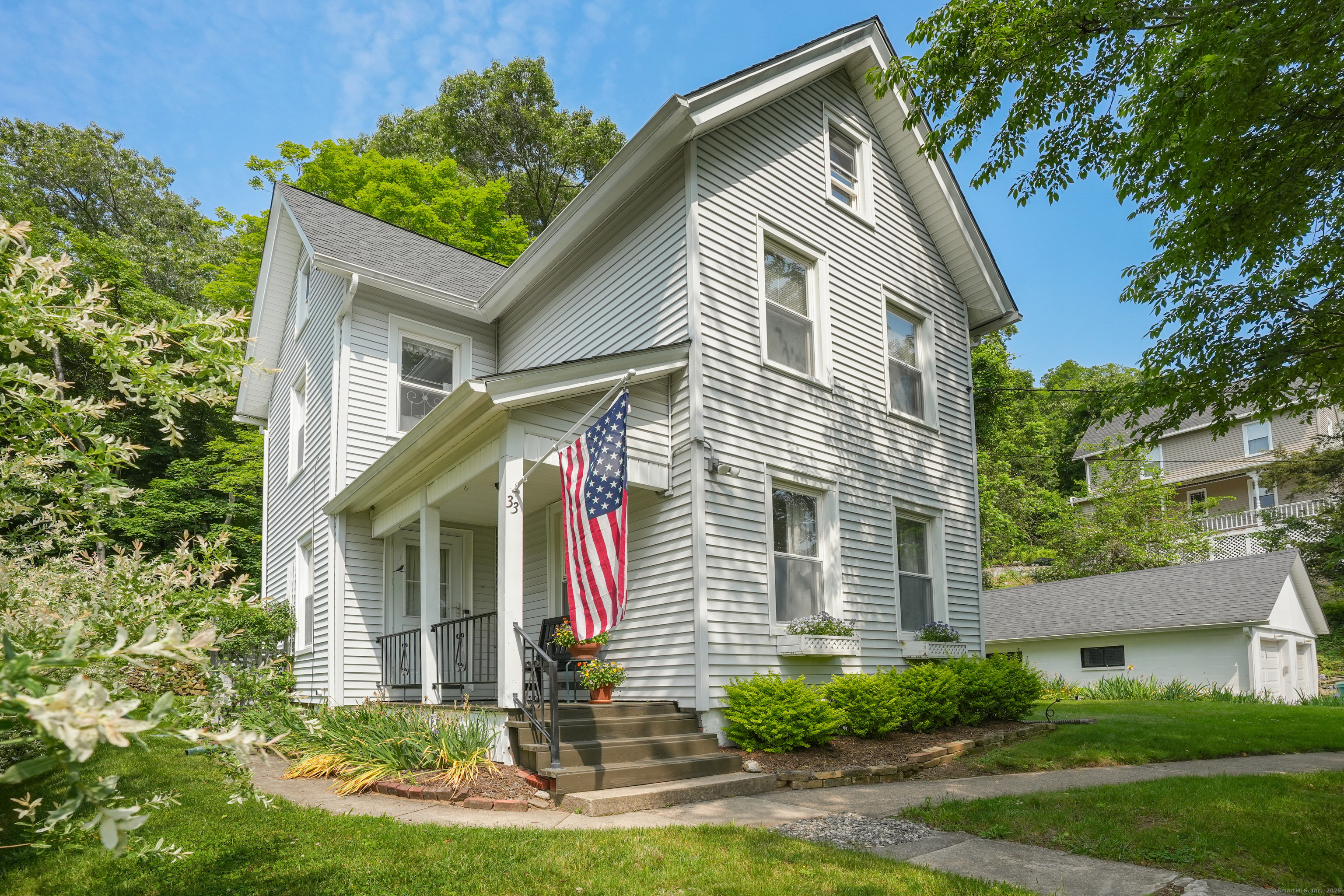 33 Swan Avenue