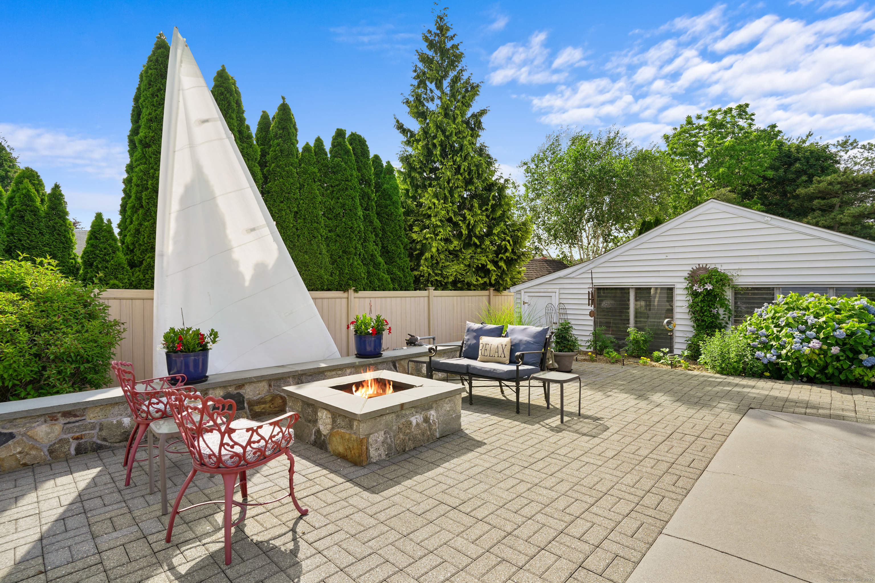 317 Victoria Lawn