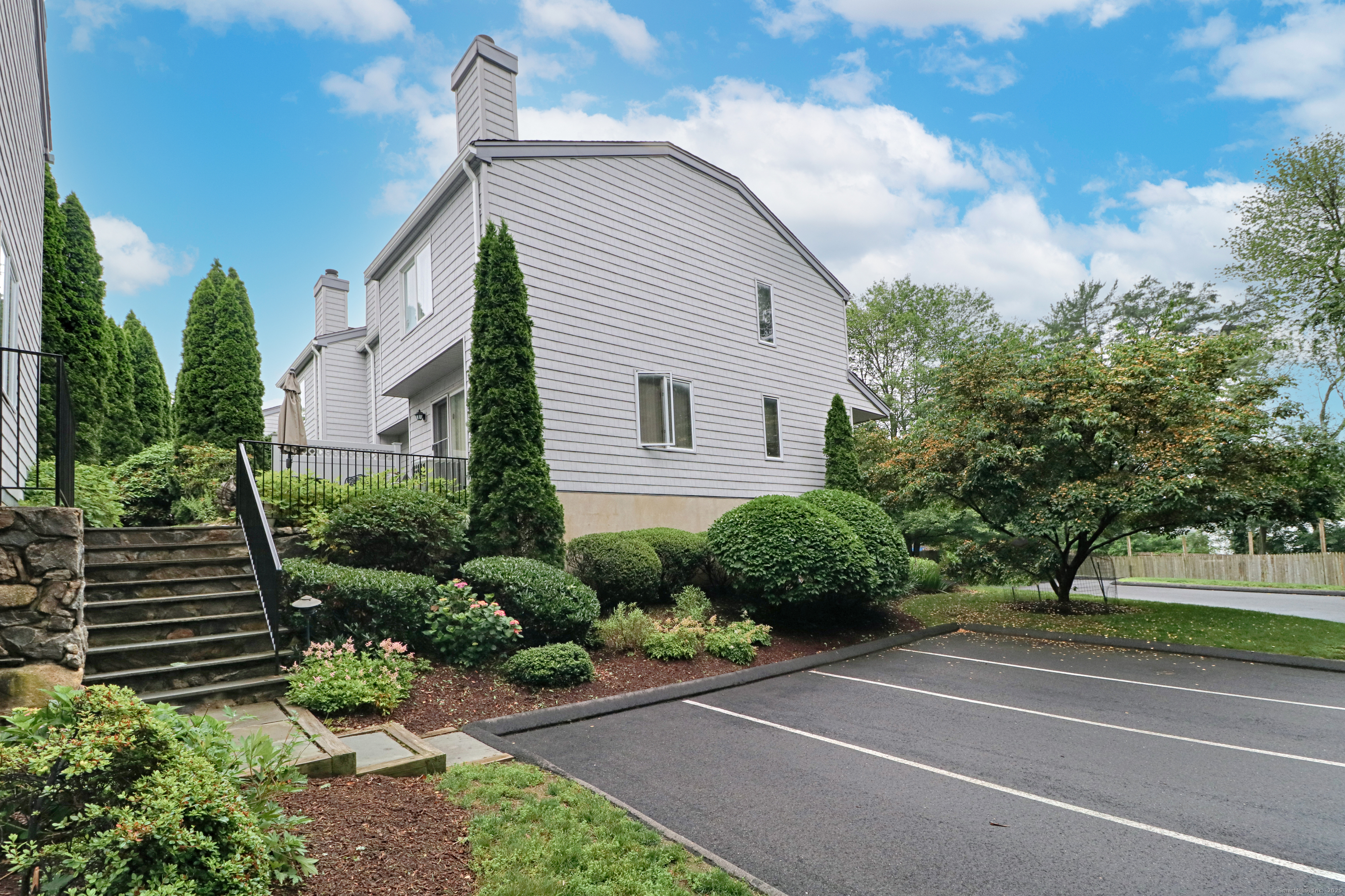 65 Wolfpit Avenue APT 2B
