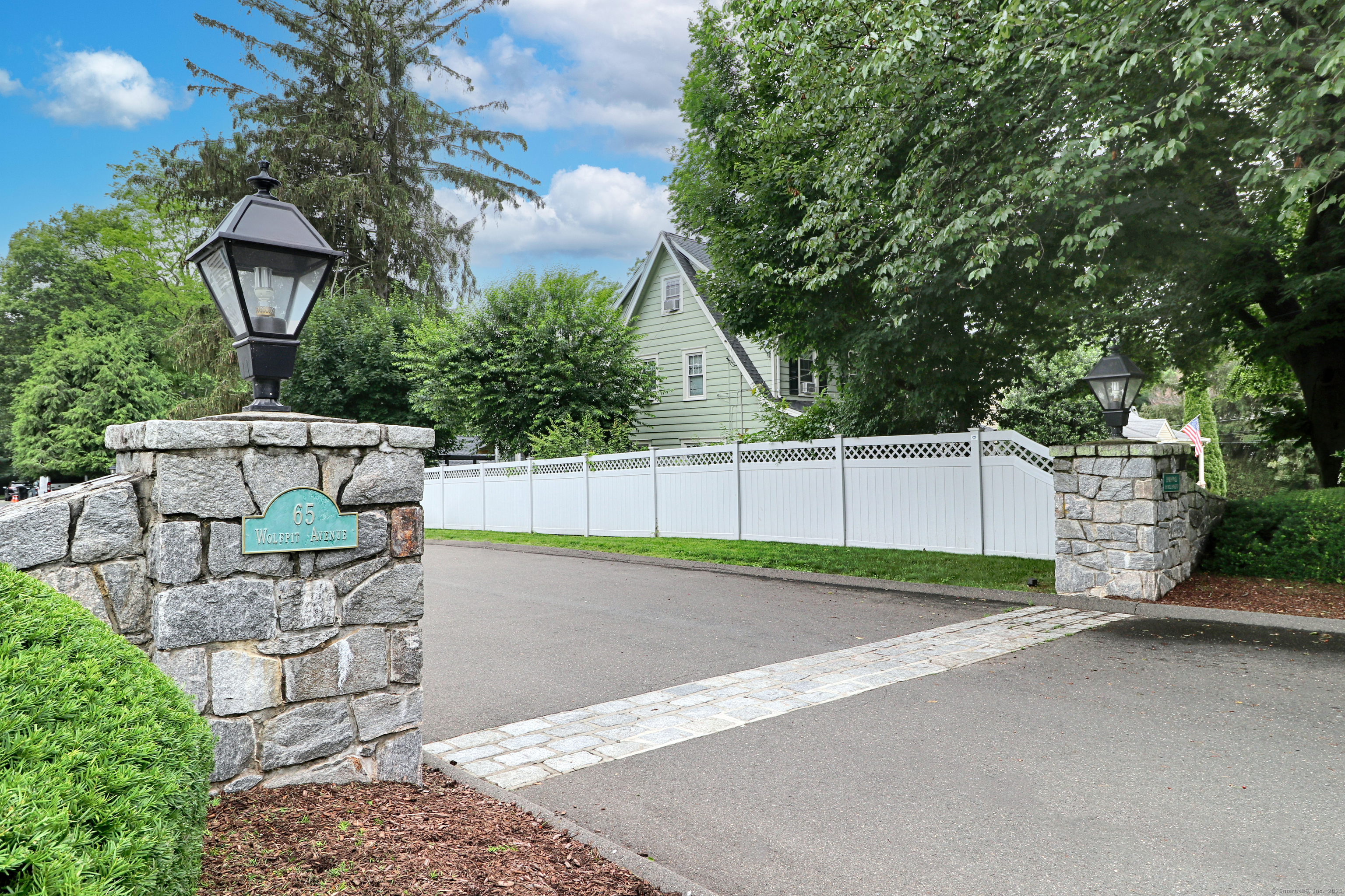 65 Wolfpit Avenue APT 2B