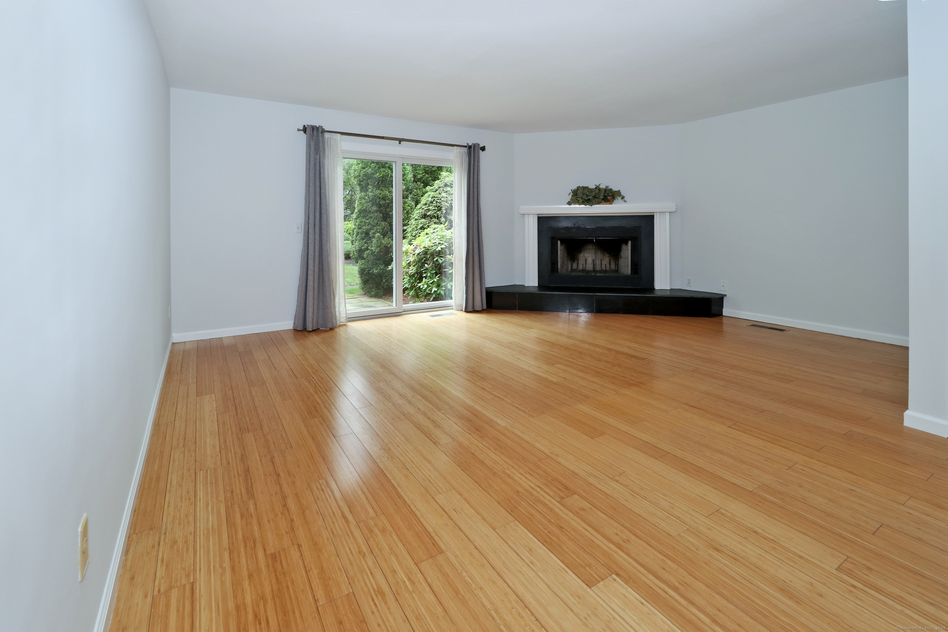 65 Wolfpit Avenue APT 2B