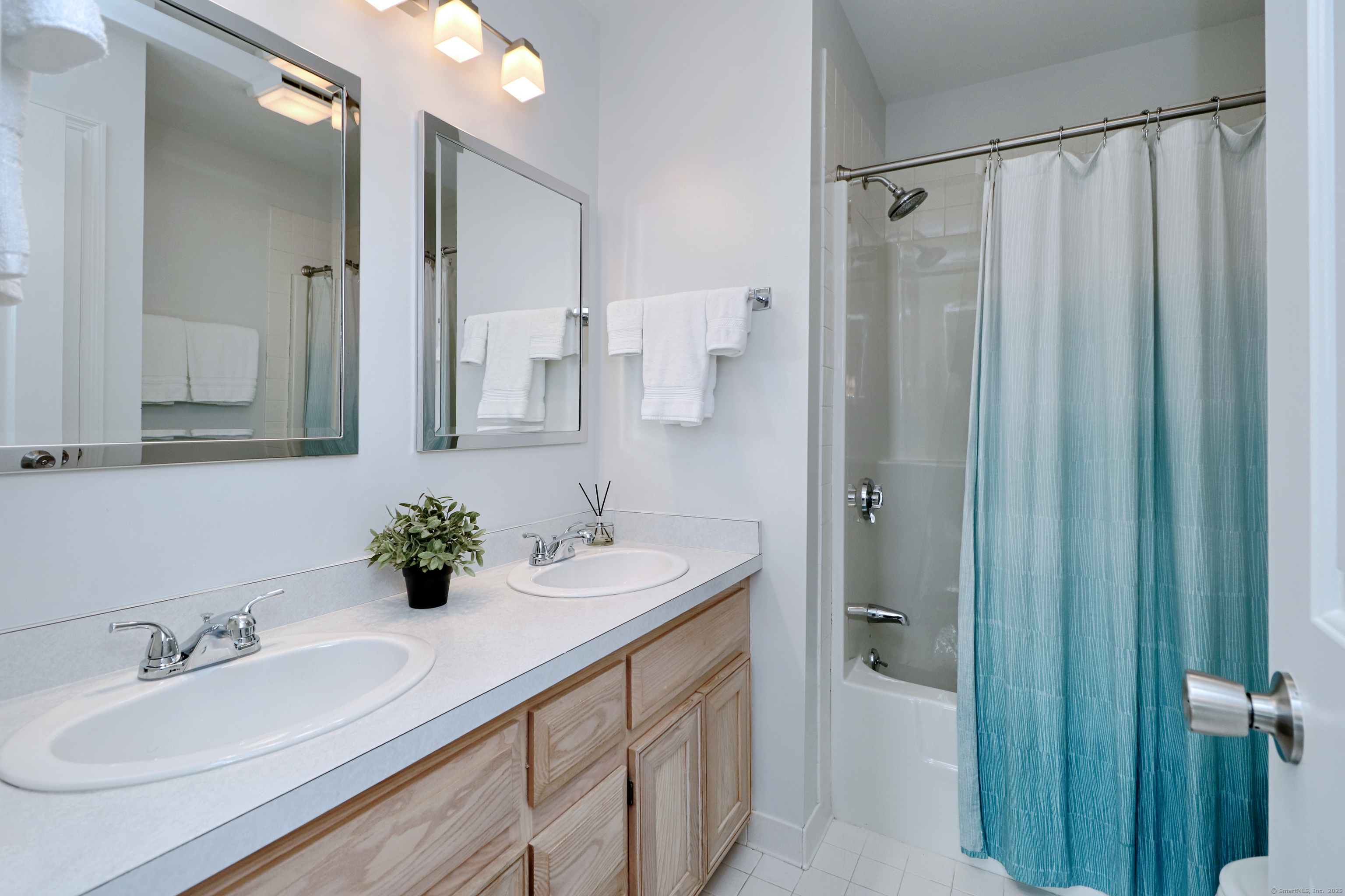 65 Wolfpit Avenue APT 2B