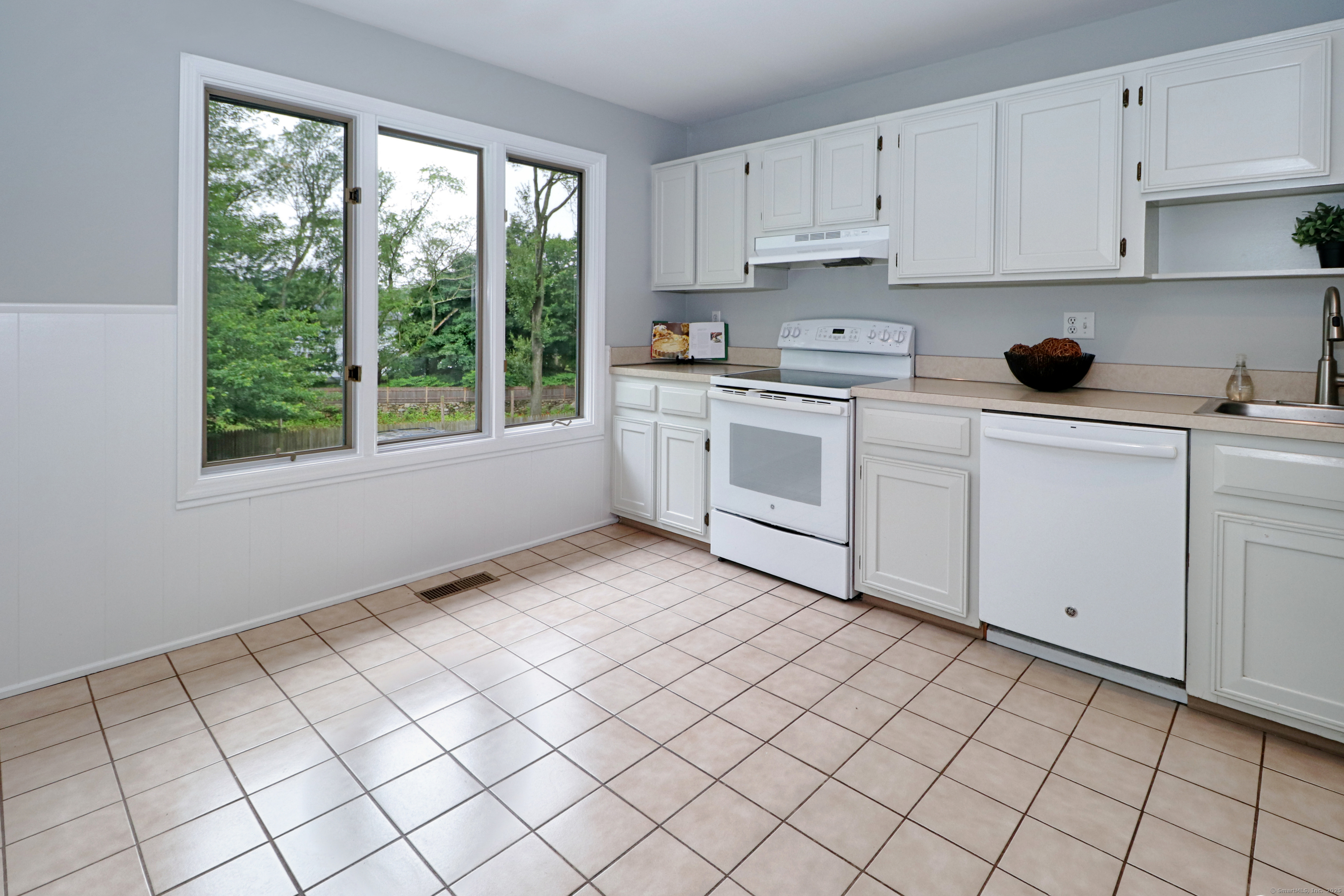65 Wolfpit Avenue APT 2B