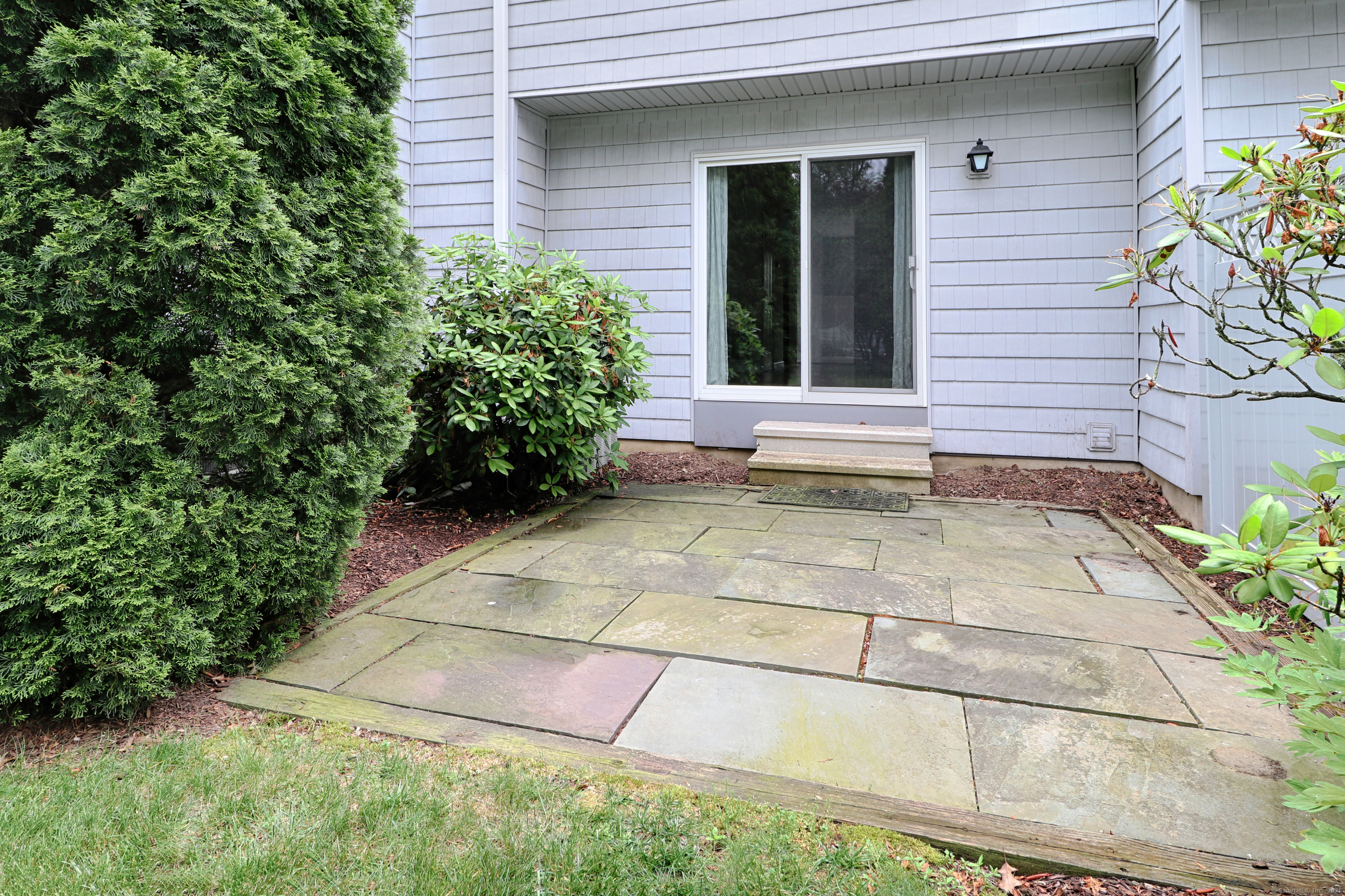 65 Wolfpit Avenue APT 2B