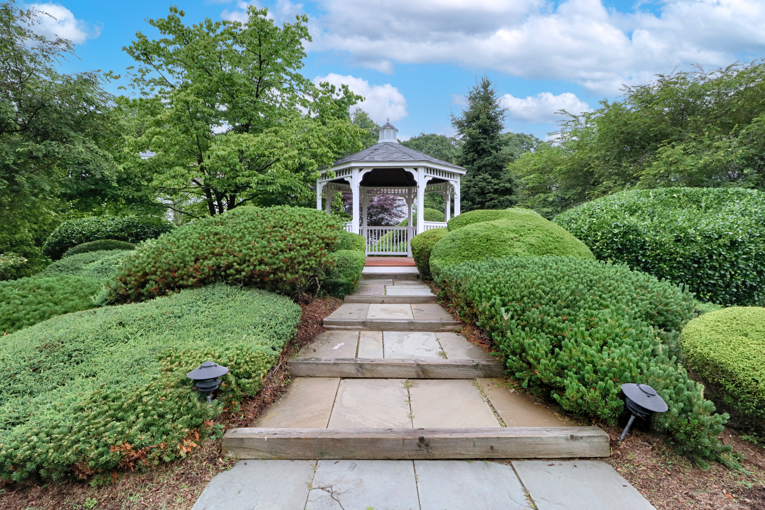 65 Wolfpit Avenue APT 2B
