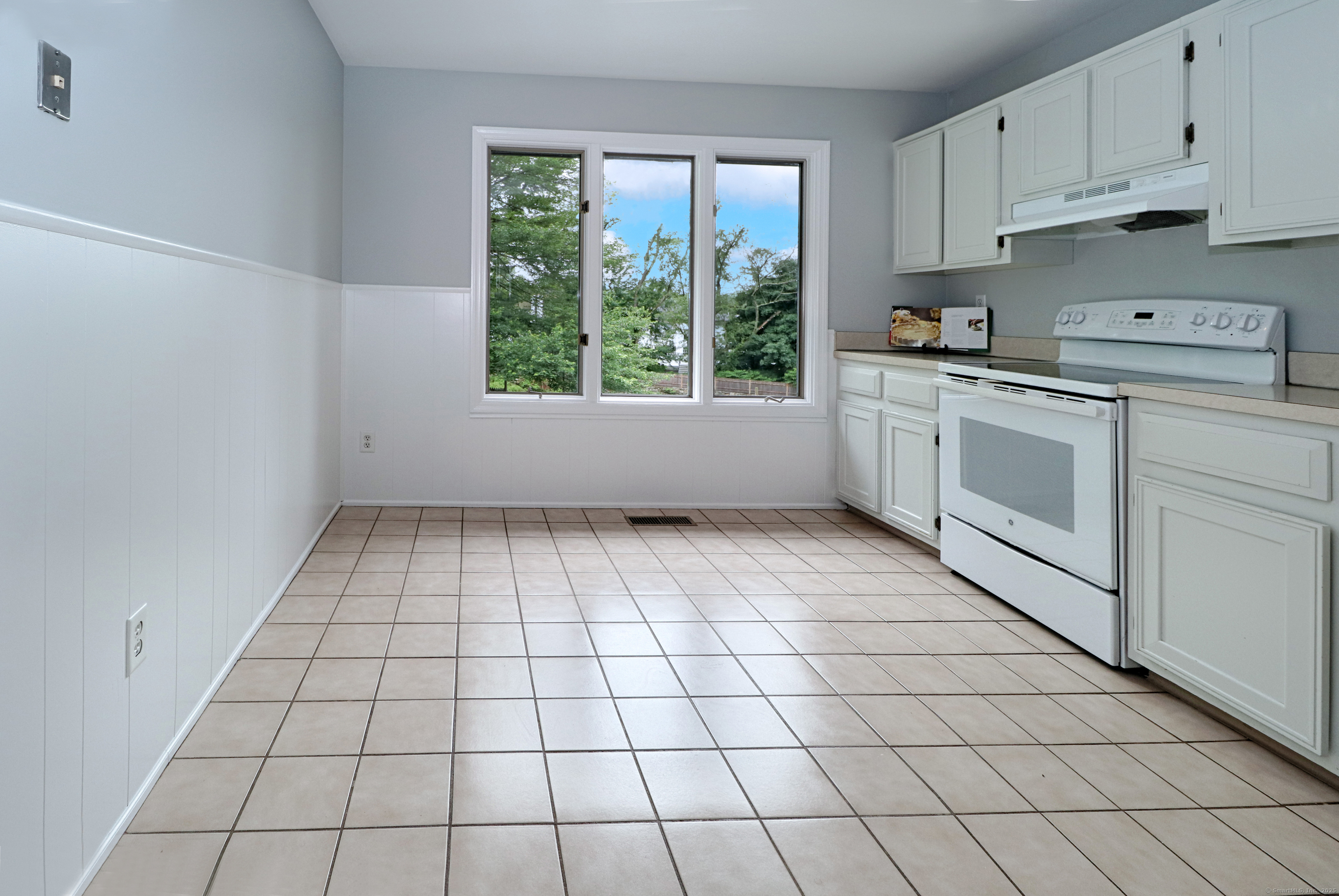 65 Wolfpit Avenue APT 2B