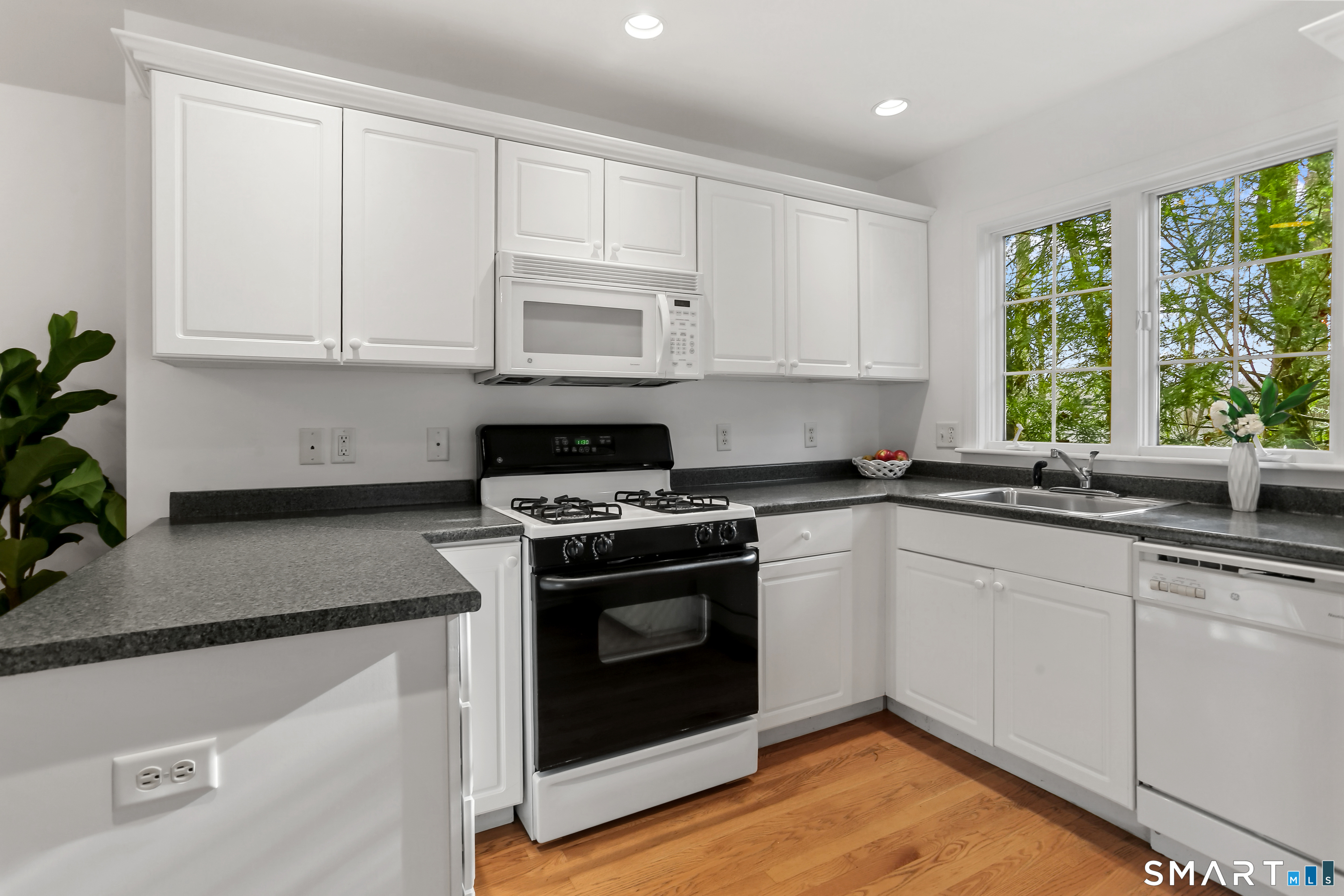 10 Hawthorne Ridge Circle